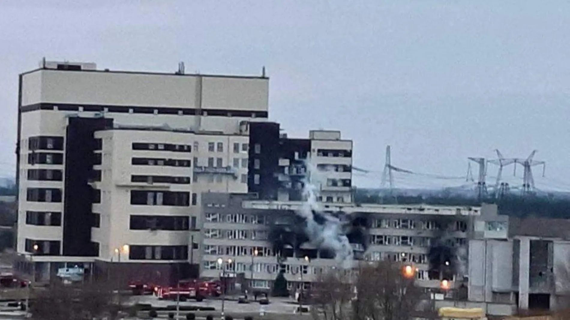 Ingenieros rusos analizan radiación en central nuclear ucraniana atacada